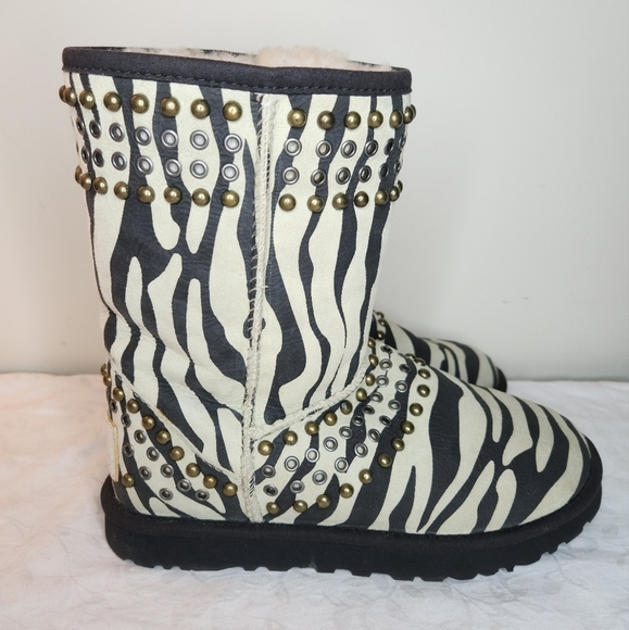 Jimmy Choo Zebra UGGS - Picture 2 of 11